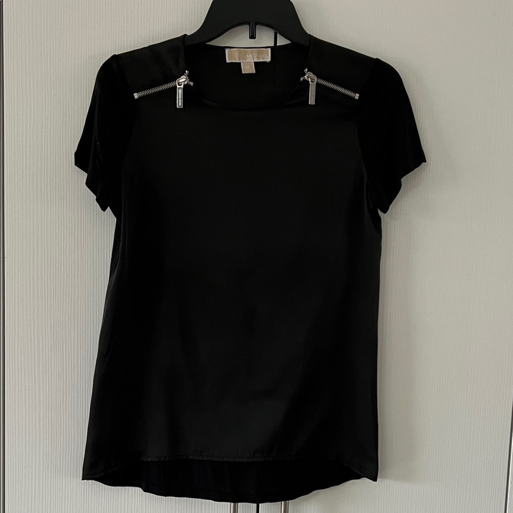 MICHAEL Michael Kors Black Top with Zipper Details